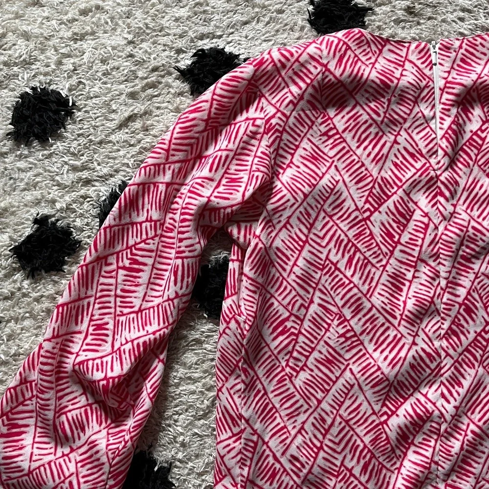 Bartle b. Size small Women's Dark Pink Patterned Top with back zipper